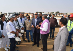 محافظ البحر الأحمر يتفقد إنشاء ميناء الصيد بشلاتين