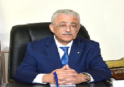 شوقى يكرم مديرة إدارة المعادى التعليمية لرفضها رشوة مالية