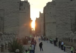 محافظ الأقصر يشهد تعامد الشمس على معابد الكرنك