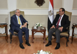 وزير البترول يبحث مع مفوض الاتحاد الأوروبى التعاون المشترك فى مجالات الطاقة
