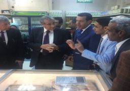 وزير التموين يتفقد منافذ السلع الغذائية بأسيوط