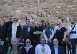 وفد الفاتيكان يزور منطقة الأهرام وأبو الهول ويلتقط صورا تذكارية