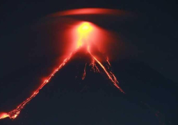 الفلبين .. أقوى بركان “يغضب” بشكل مدو