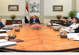 اجتمع الرئيس عبد الفتاح السيسي مع كل من رئيس مجلس الوزراء والسادة وزراء الدفاع، والخارجية، والداخلية، والإسكان، والاستثمار، والعدل، والمالية