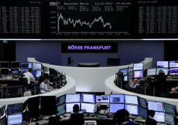 أسهم أوروبا تتراجع صباحا بسبب سويز الفرنسية