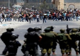 الاحتلال اﻹسرائيلي يقمع مسيرة سلمية منددة بقرار ترامب في بيت لحم ويعتقل فلسطينيين