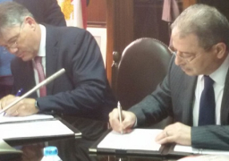 الكهرباء توقع 3 عقود لمحطات توليد “غرب القاهرة وأسيوط”