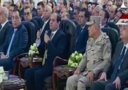 السيسي لـ”المحافظين” .. “وفروا أراضى جيدة عشان المستثمر يلاقى فرصة للشغل”