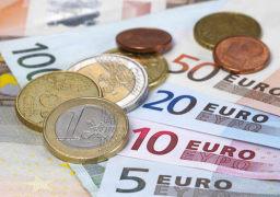 اليورو يتراجع بعد تسجيل أعلى مستوى في 3 سنوات