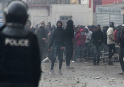 تجدد الاحتجاجات في تونس ورئيس الوزراء يؤكد إن الدولة ستبقى صامدة