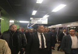 جولة مفاجئة لوزير النقل بالخطوط الثلاثة لمترو الانفاق
