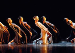 عرض “رحلة إلى القمر” للموسيقار الألماني أوفنباخ على مسرح فرنسي