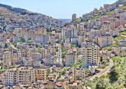 القوات الإسرائيلية تحاصر نابلس بعد مقتل مستوطن