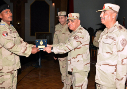 بالصور..وزير الدفاع يلتقى أعضاء التدريس وطلبة كلية الضباط الإحتياط