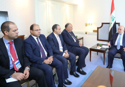 سامح شكرى يبحث مع العبادى مساهمة مصر فى إعادة إعمار العراق