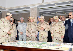 بالفيديو والصور : الرئيس السيسى يزور مقر القيادة الموحدة لمنطقة شرق القناة