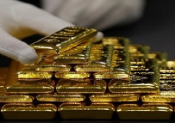 أسعار الذهب ترتفع مع هبوط الأسهم
