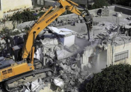إخطارات بالهدم ووقف البناء في الخليل والقدس