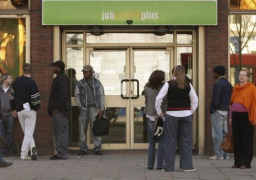 ارتفاع غير متوقع للبطالة واستقرار نمو الأجور في بريطانيا