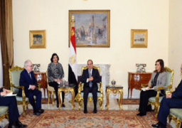 بالصور .. السيسي يؤكد تطلع مصر للاستفادة من المدرسة الوطنية الفرنسية لإعداد الكوادر