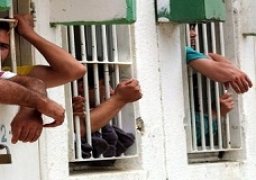 المعتقلون الإداريون الفلسطينيون يواصلون مقاطعة محاكم الإحتلال