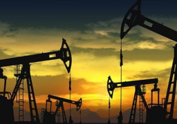 النفط يهبط مع صعود الدولار