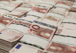 اليورو يتراجع مع تعافي الدولار