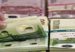 اليورو يرتفع مع انخفاض الدولار