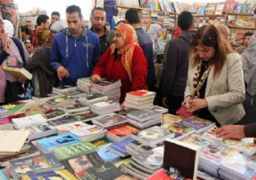 توافد عشرات الآلاف على معرض الكتاب بعطلة نهاية الأسبوع