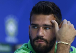 روما يرغب في تأمين الحارس أليسون بشرط جزائي