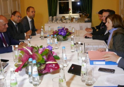 شكري يؤكد لوزيرة دفاع فرنسا عزم مصر اقتلاع جذور الإرهاب