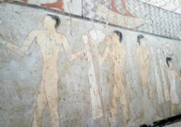 ننشر صور المقبرة المكتشفة بمنطقة الجبانة الغربية قرب “خوفو”