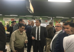 عرفات يتفقد عدداً من محطات مترو الأنفاق والسكك الحديدية
