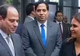 الرئيس السيسي يتفقد مركز المستثمرين ويستمع لشرح آليات العمل من وزيرة الاستثمار