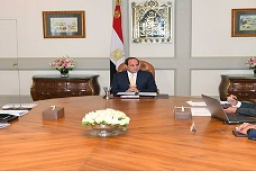 اجتمع السيد الرئيس عبد الفتاح السيسي اليوم مع السيد المهندس شريف إسماعيل رئيس مجلس الوزراء، والسيد الدكتور هشام عرفات وزير النقل
