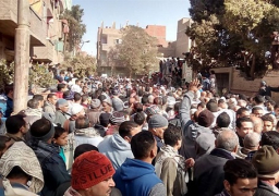 أهالي قنا يشيعون جثمان ضحية الصاروخ الباليستي بالسعودية