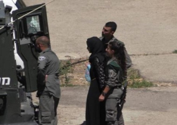 اعتقال فتاة فلسطينية بدعوى محاولتها طعن جنود إسرائيليين
