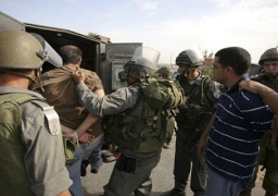 الاحتلال يعتقل 5 فلسطينيين بالضفة وتستهدف الصيادين بغزة