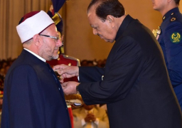 الرئيس الباكستاني يمنح مفتي الجمهورية أرفع وسام وطني