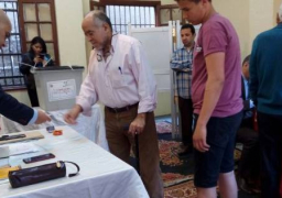 الناخبون يتوجهون اليوم الى صناديق الاقتراع للادلاء باصواتهم في اليوم الثاني من الانتخابات الرئاسية