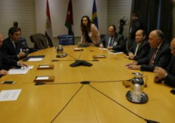 سامح شكرى يبحث مع نظيره الإيطالى تعزيز مكانة مصر كمركز إقليمى للغاز