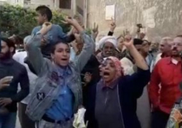 صور.. تظاهر المواطنين بموقع انفجار الإسكندرية.. ويؤكدون: هننزل للانتخابات