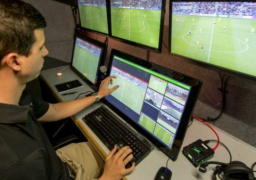 رسميا..اعتماد تطبيق تقنية ” حكم الفيديو” في قوانين كرة القدم