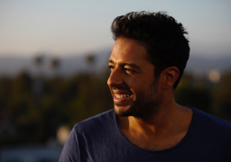 حماقي ينشر البوستر الدعائي للحفل الغنائي الذي يقيمه بالسعودية 5 أبريل المقبل