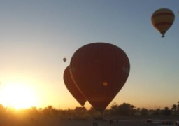 إلغاء رحلات البالون الطائر بالأقصر لسوء الطقس وسرعة الرياح بسماء المدينة