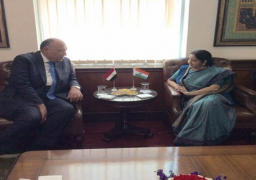 وزير الخارجية يبحث التعاون الثنائي مع وزيرة خارجية الهند