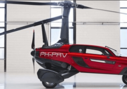 عرض أول سيارة طائرة في العالم