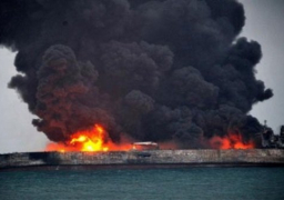 فقدان 4 أشخاص عقب اندلاع حريق بسفينة شحن بعمان
