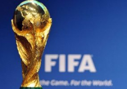 كأس العالم يصل القاهرة على متن طائرة قادمة من كوت ديفوار