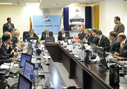 رئيس الوزراء يتابع انتخابات الرئاسة بالفيديو كونفرانس من غرفة العمليات المركزية